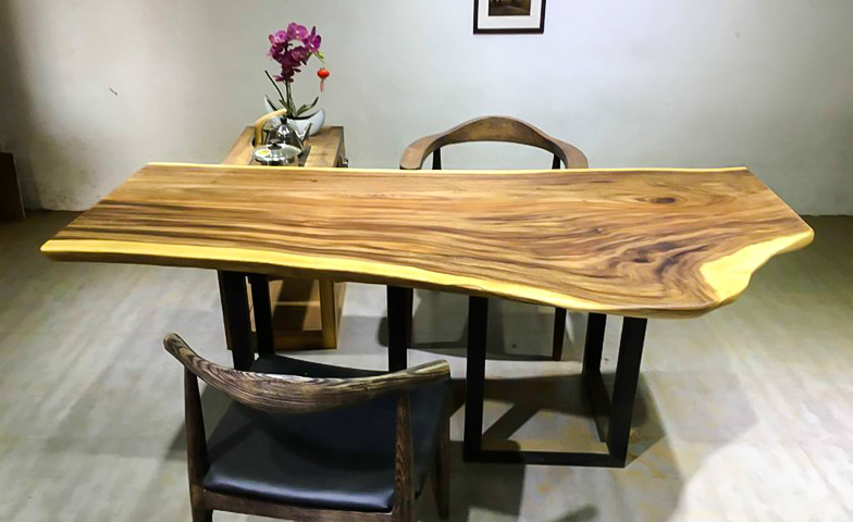 木制桌子